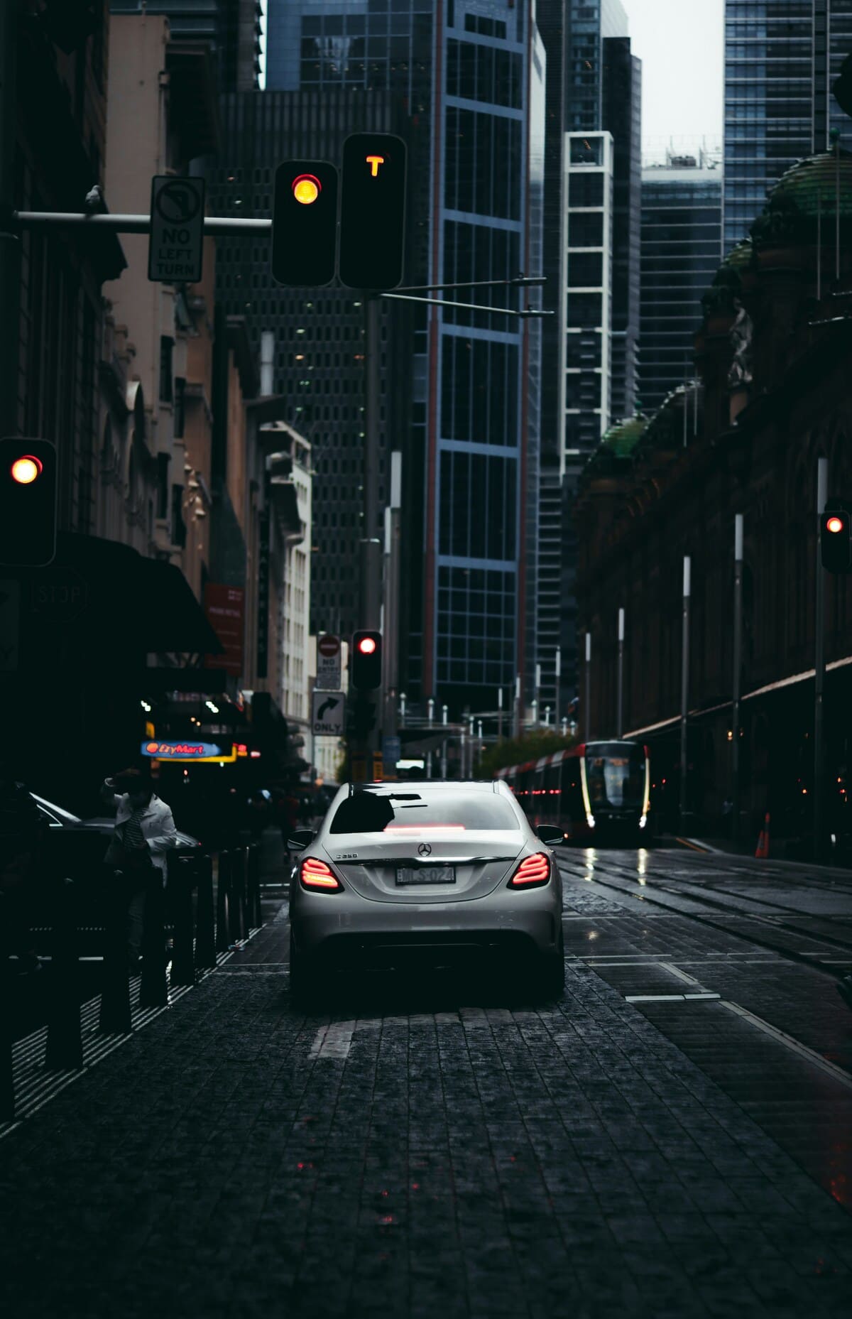 A solitary pause in the urban rhythm.